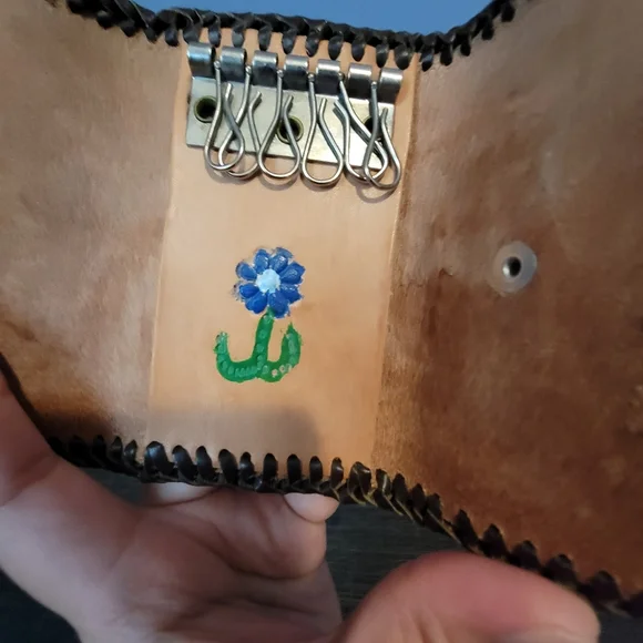❗CLOSET LIQUIDATION❗️Vintage tooled leather key holder - Picture 8 of 11
